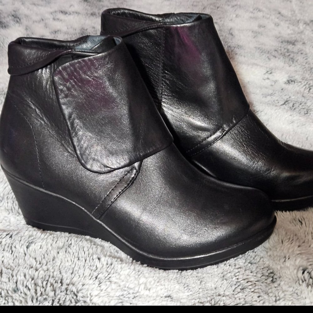 Dansko Romy Leather Wedge Bootie Size 37